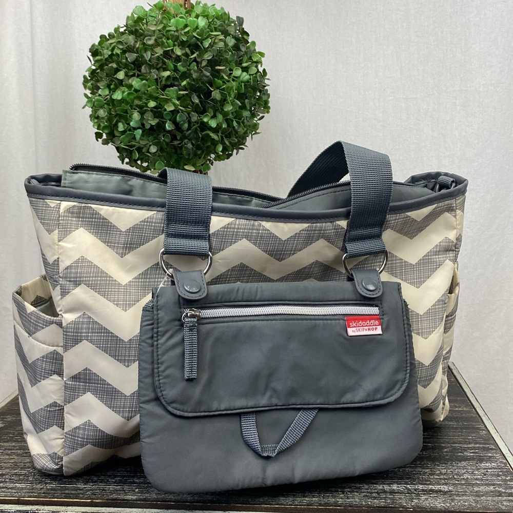 Skidaddle Gray & Cream Chevron Print Tote Weekend Bag